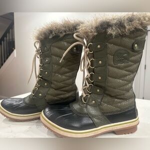 SOREL Tofino Women's Size 8.5 Boots with Faux Fur Trim